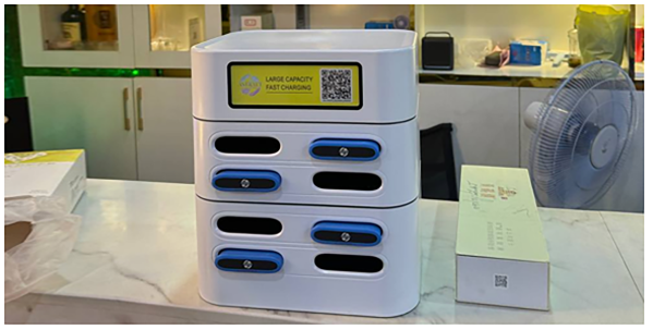 Mobile charger with a strong and high-temperature resistant ABS plastic casing Mobile charger with a strong and high-temperature resistant ABS plastic casing